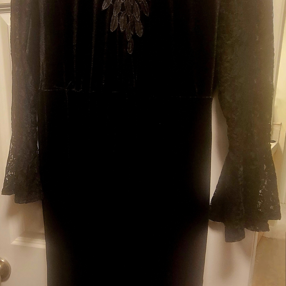 Make Your Entrance In This Dramatic Bloomchic Bla… - image 5